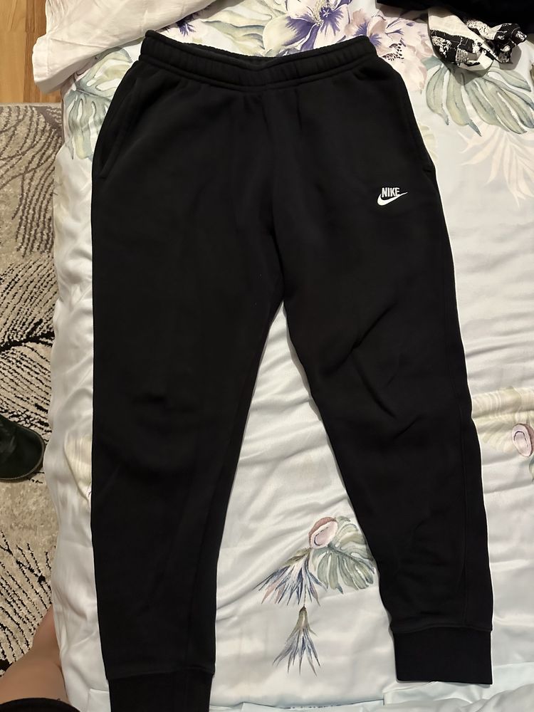 pantaloni de trening nike