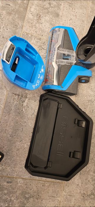 Vand Aspirator mop Bissell CrossWave – 2 în-1: aspiră si spală