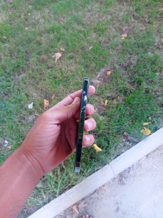 iPhone 12 Pro tiniq holatda