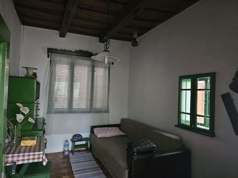 Dau casă  la schimb  cu un ap. 1 sau 2 camere în Oradea sau Cluj-Napoc