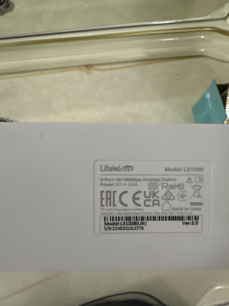 Камутатор Switch 8-port 10/100Mbps