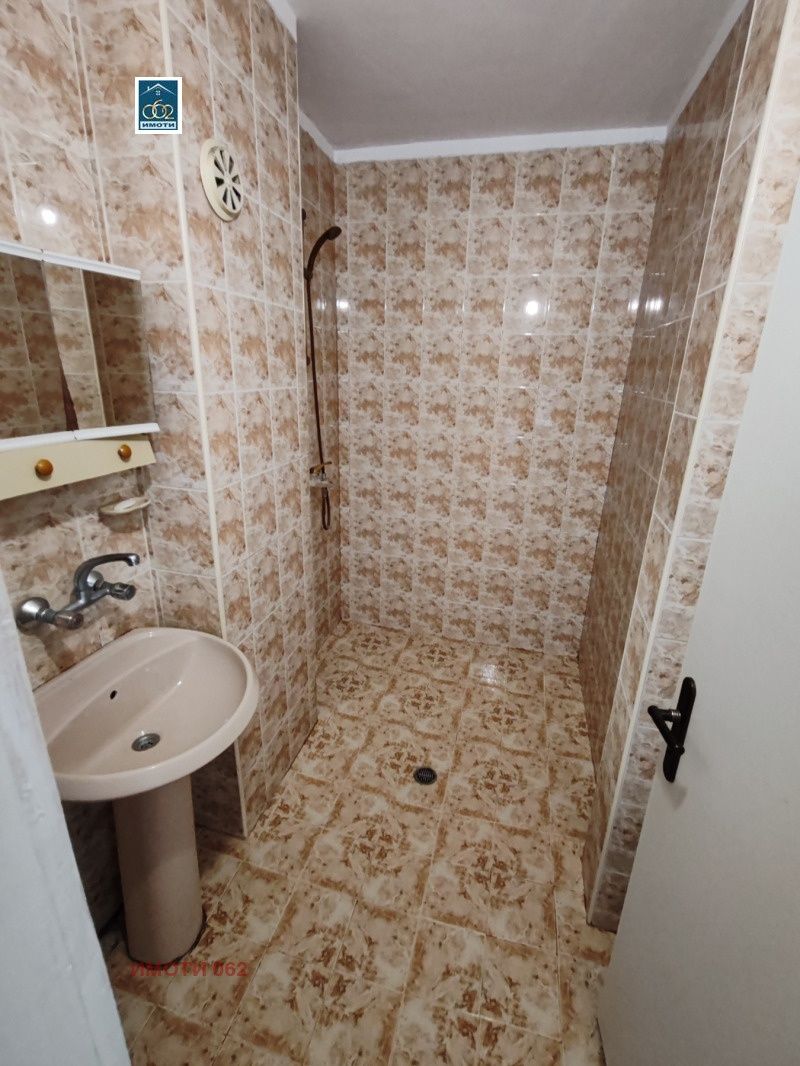 Продавам 3стаен апартамент