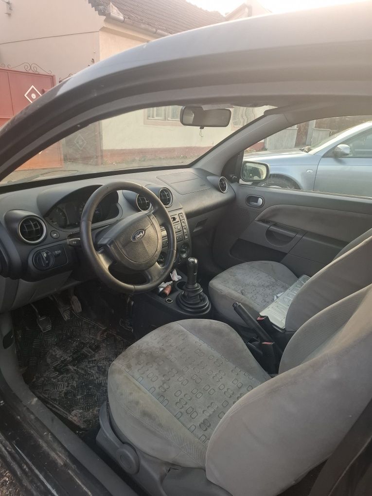Dezmembrez ford fiesta 5