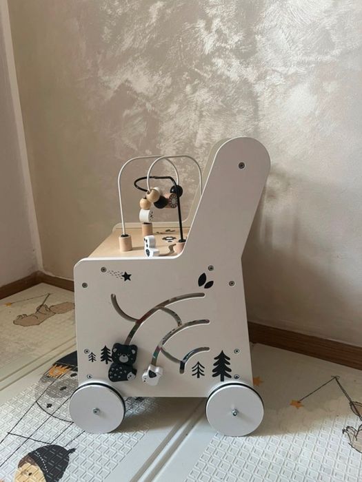 Antemergător Mamabrum din lemn cu jocuri Montessori