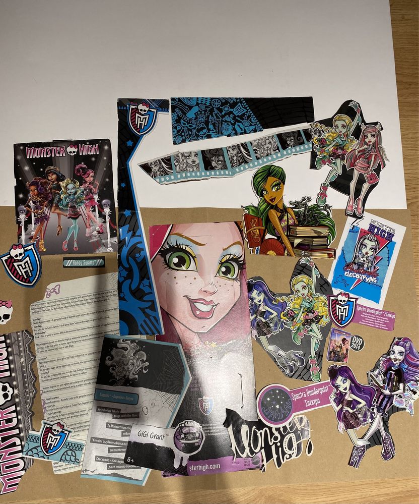 Плакати и изрезки на Monster High