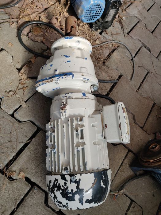 Motor cu reductor linear