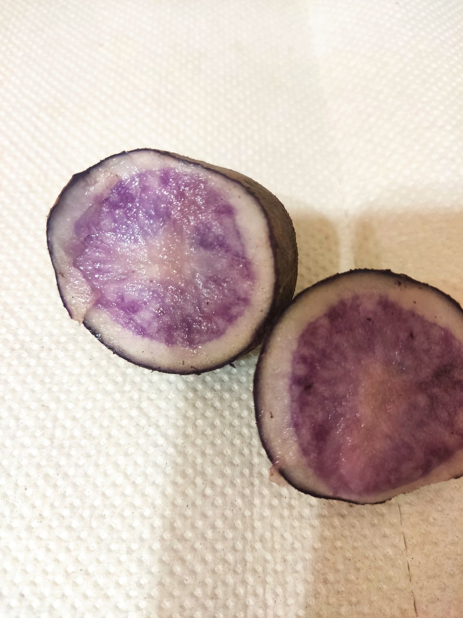 Фиолетовая картошка 1кг 1500 тг от 10 кг 1200тг могу отправит