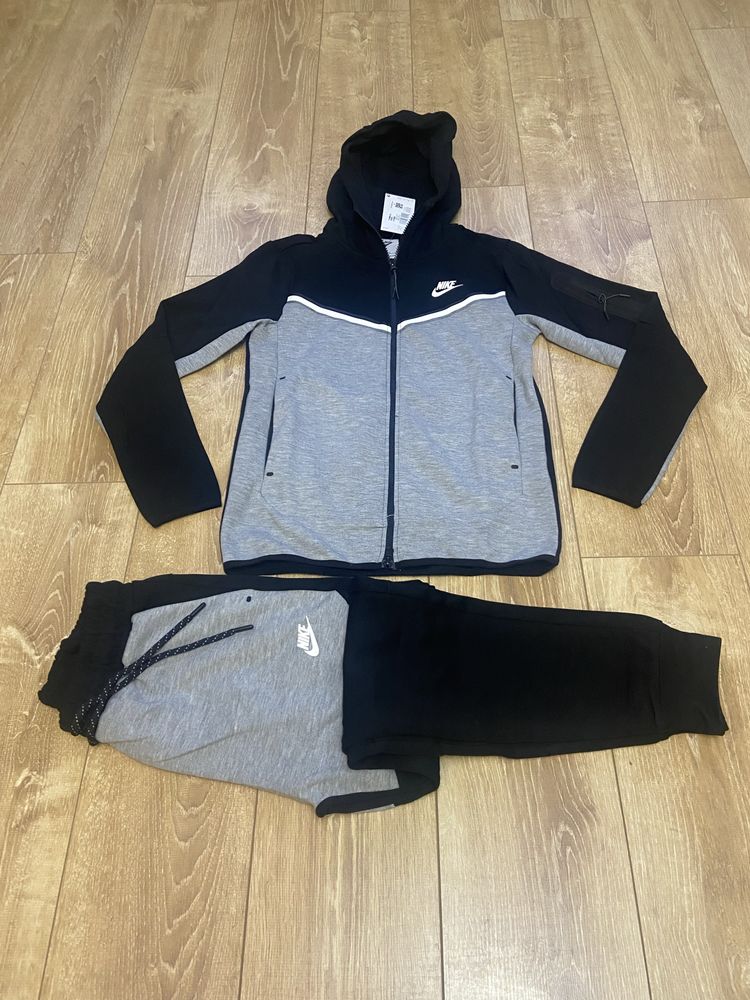 Trening Tech Fleece Nike marimea L, XL, XXL