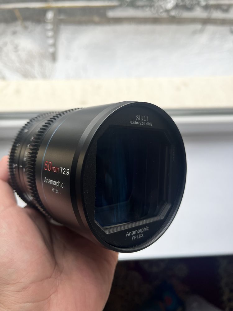 Объектив Sirui Anamorphic 50mm T2.9 1,6x на Sony E-mount