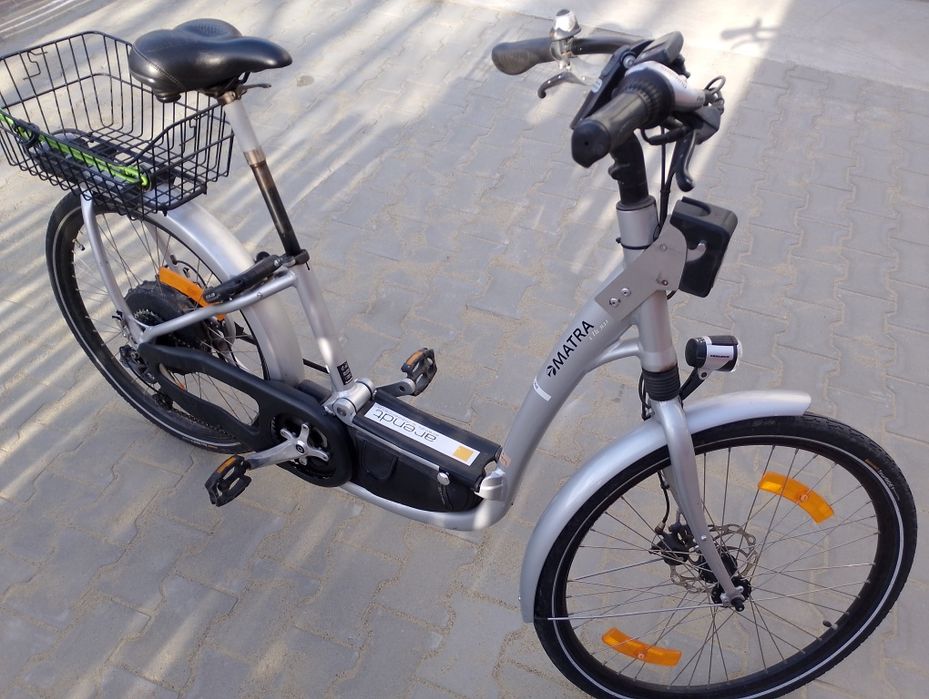 Vând bicicletă electrică.