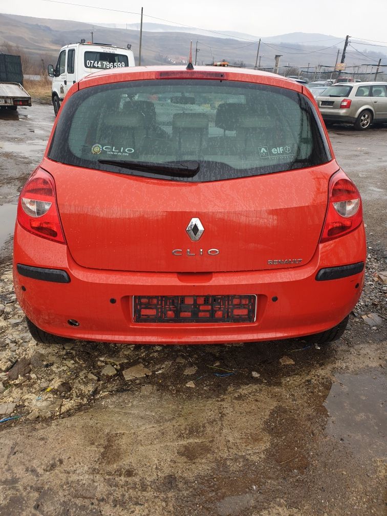 Dezmembrez Renault clio 3 1.5 dci 2006 euro 4