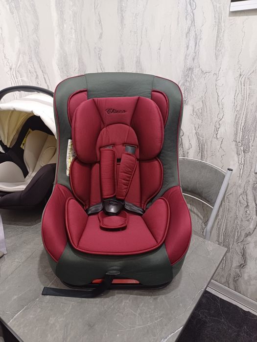 Продаётся фирменный авто кресло chicco
