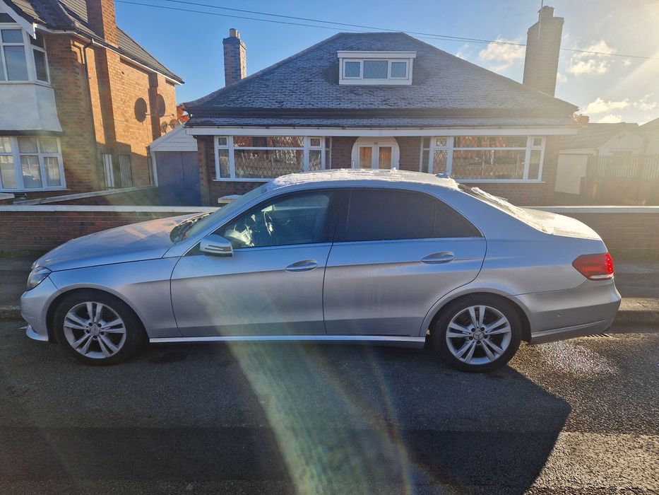 Usa dreapta stanga tragher  e class w212 facelift portbagaj interior