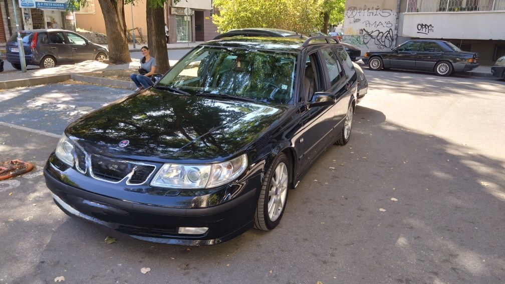 Черен Saab 95 комби