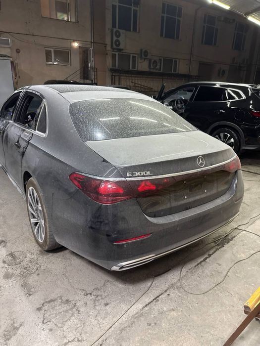 Mersedes-Benz 214 E300L