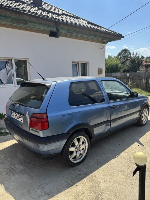 Vand Golf 3 1.8 benzina