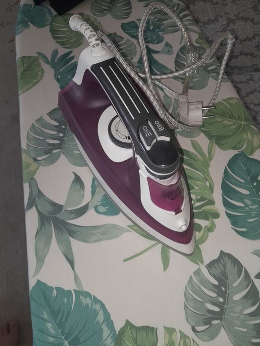 Продаётся утюг срочно