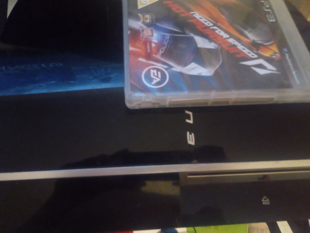 PlayStation 3 cu doua jocuri gta 4 și need for speed