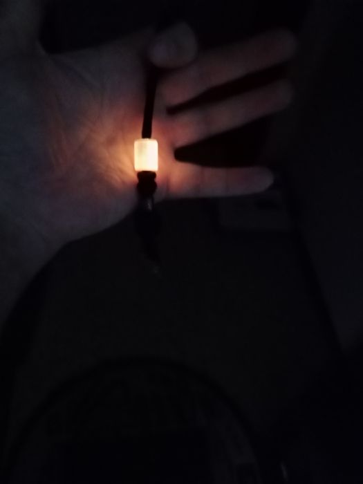 Темляк, бусина светится.