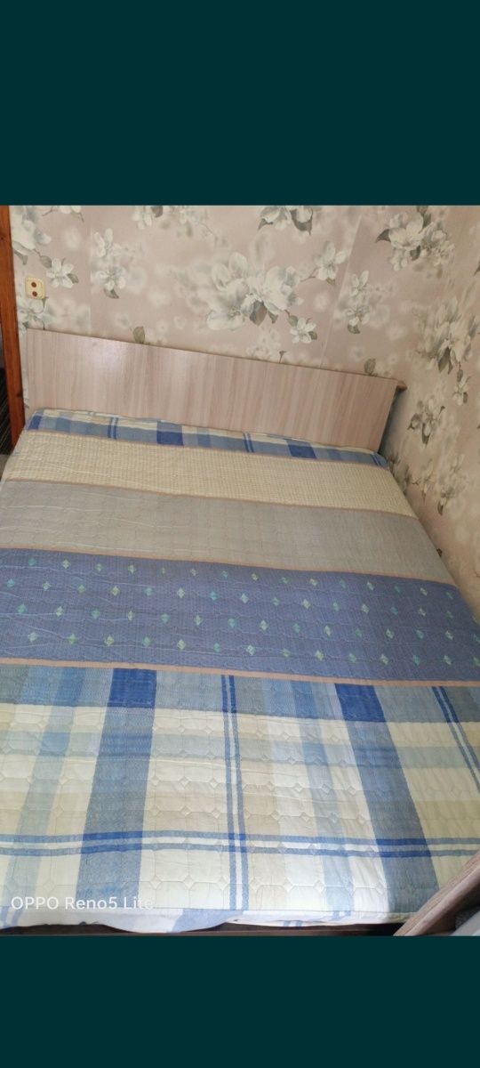 Продам недорого двуспальную кровать
