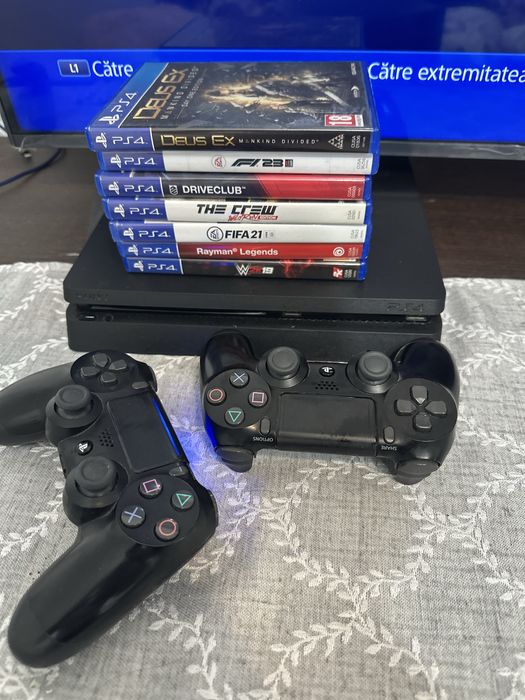 Vand ps4 pro , 2 joystickuri