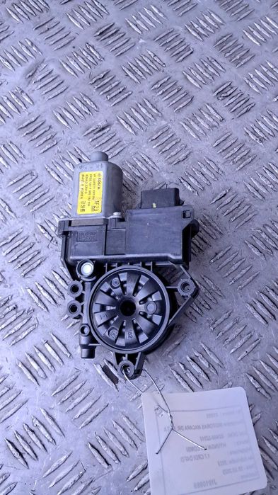 motoras macara dreapta fata Hyundai I40 an 2013 cod 82460-3Z010