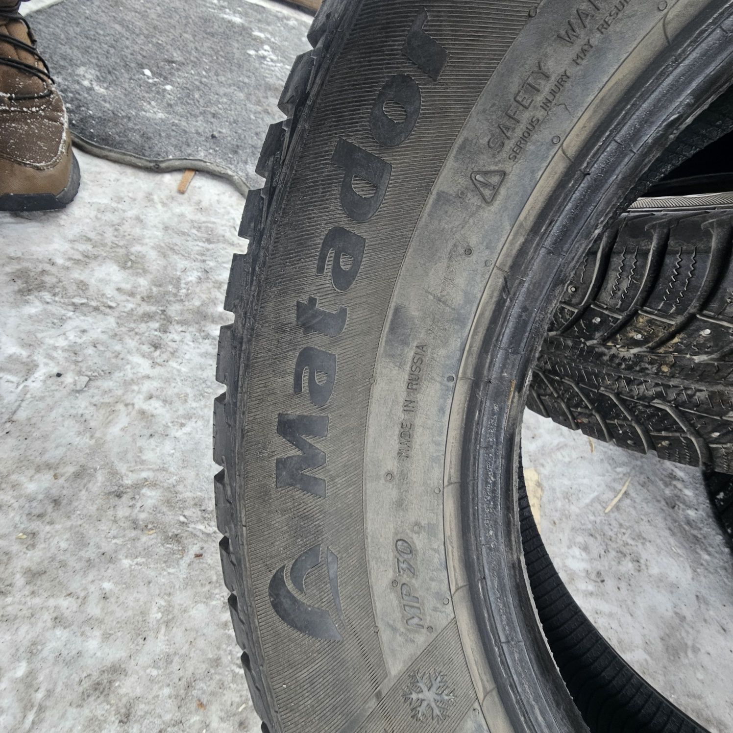 Продам шины 215,70,16