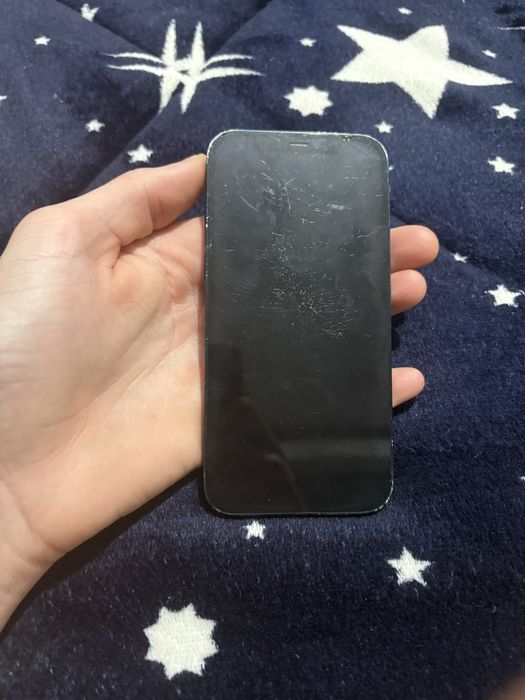 Vand iphone 12 simplu