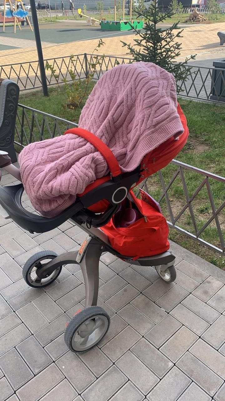 Легендарная  коляска Stokke