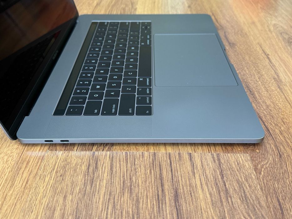 15' Apple MacBook Pro Mid 2017 16GB RAM/512GB SSD/Radeon 555/Бат 6ч