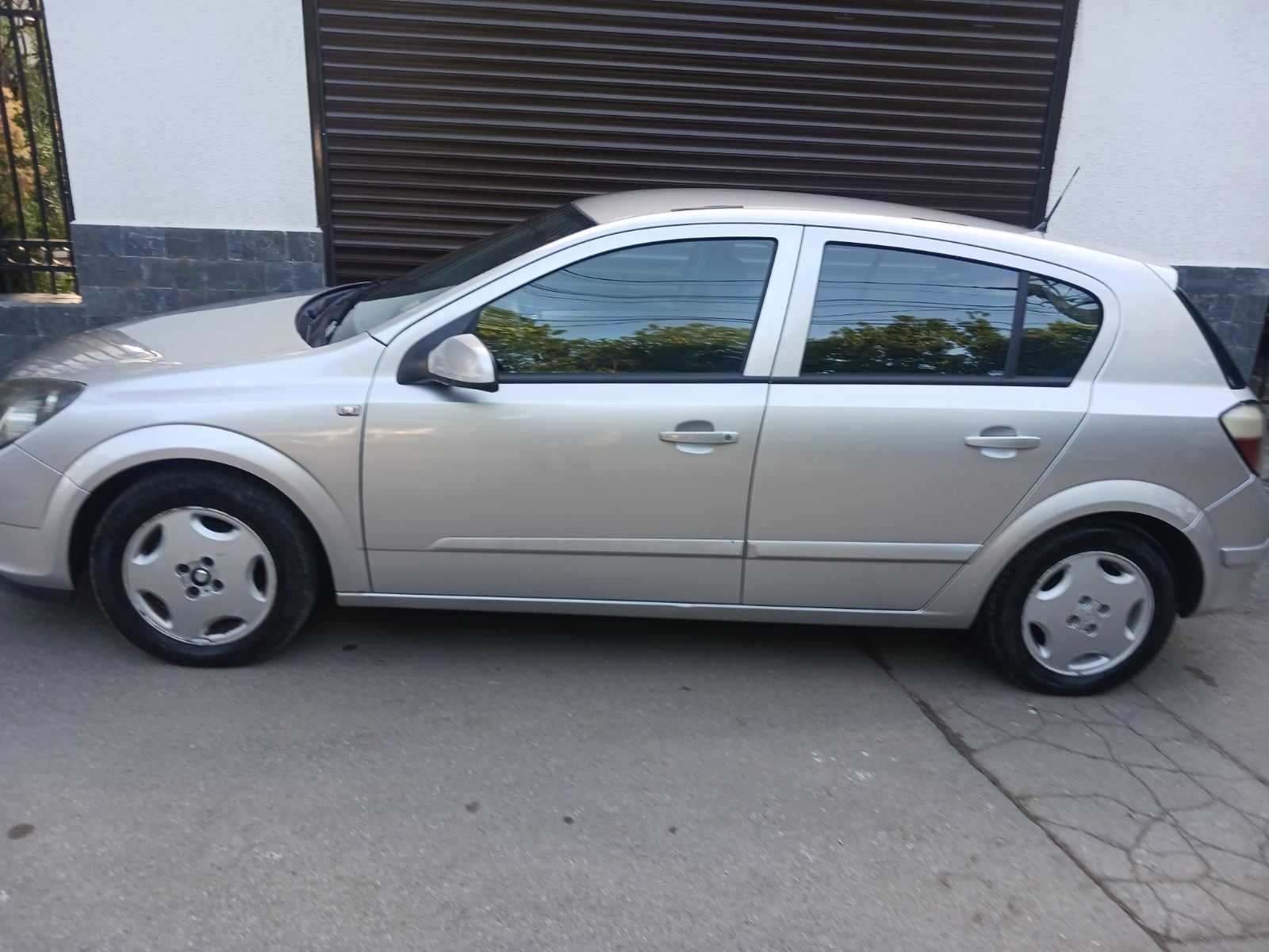 Opel Astra H 1.6  2005 г. Газ/Бензин  5200 лв.