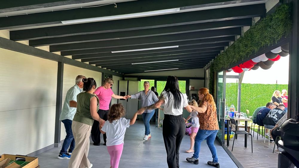 Spatiu petreceri / evenimente private cu gradina loc de joaca si grata
