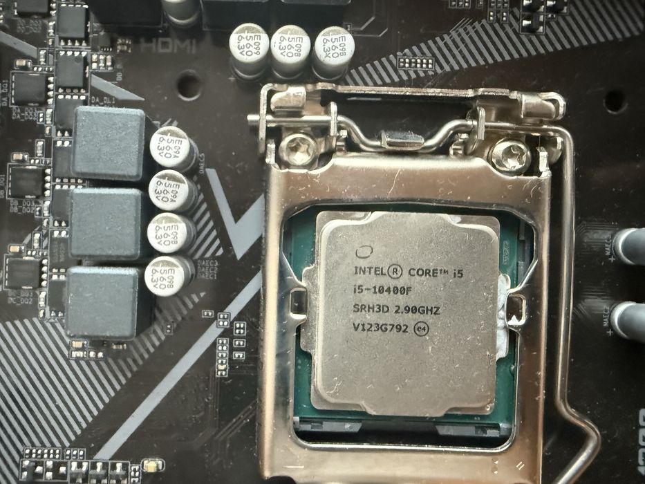 Placa de baza Gigabyte B460m DS3H + Procesor  Intel Core I5-10400F