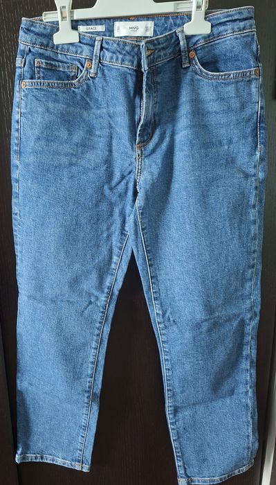 Pantaloni sau blugi,geaca,rochie...noi(fără etichetă