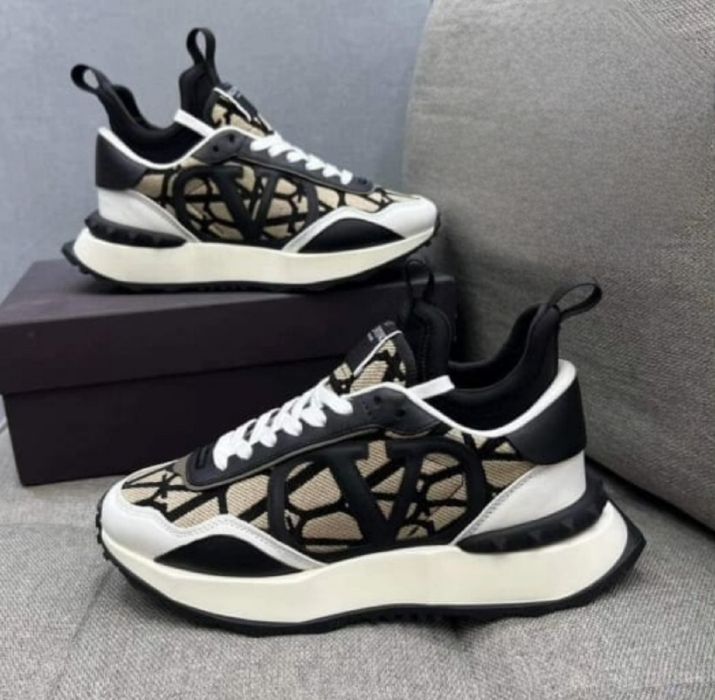 Adidasi Valentino