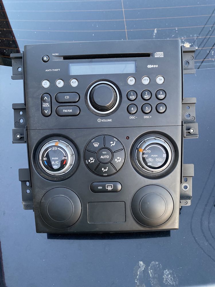 Radio cd grila centrala aer,ceas interior suzuki grand vitara