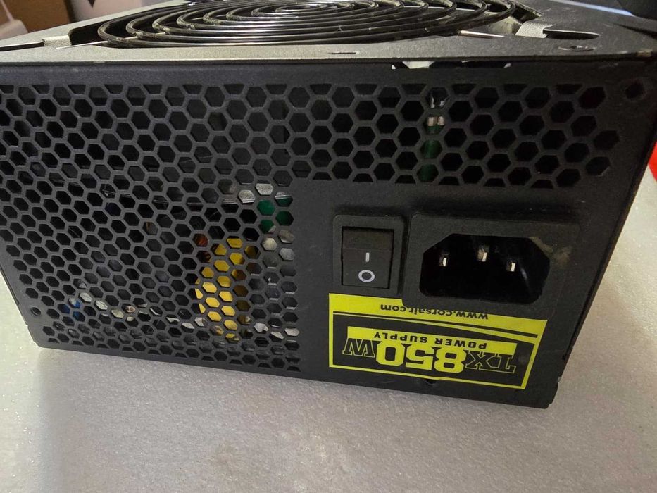 Sursa PC Corsair 850W CMPSU-850TX 4x PCI-E 8 pin Certificare 80+ 120mm