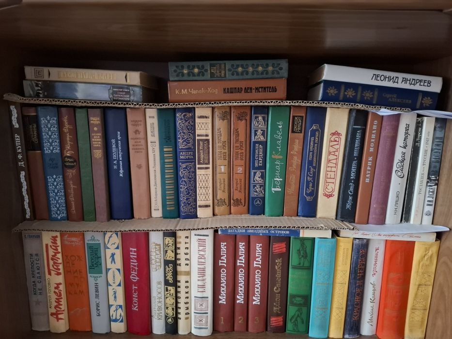 Продам художественные книги