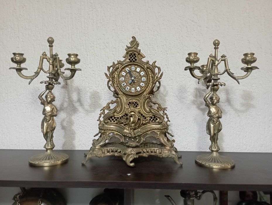 Месингов часовник и два месингови свещника