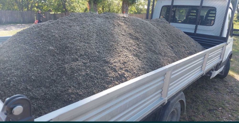 Transport pamant nisip balastru pietris
