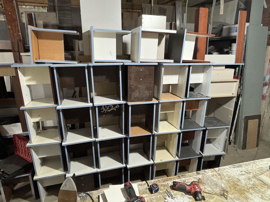 Табуреткалар бар үлкен,кішкентай