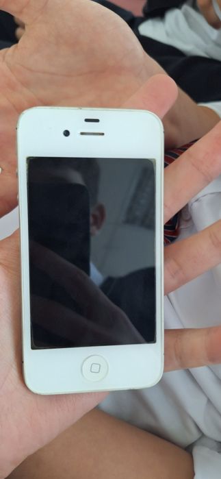 Iphone 4s в хорошем состояние