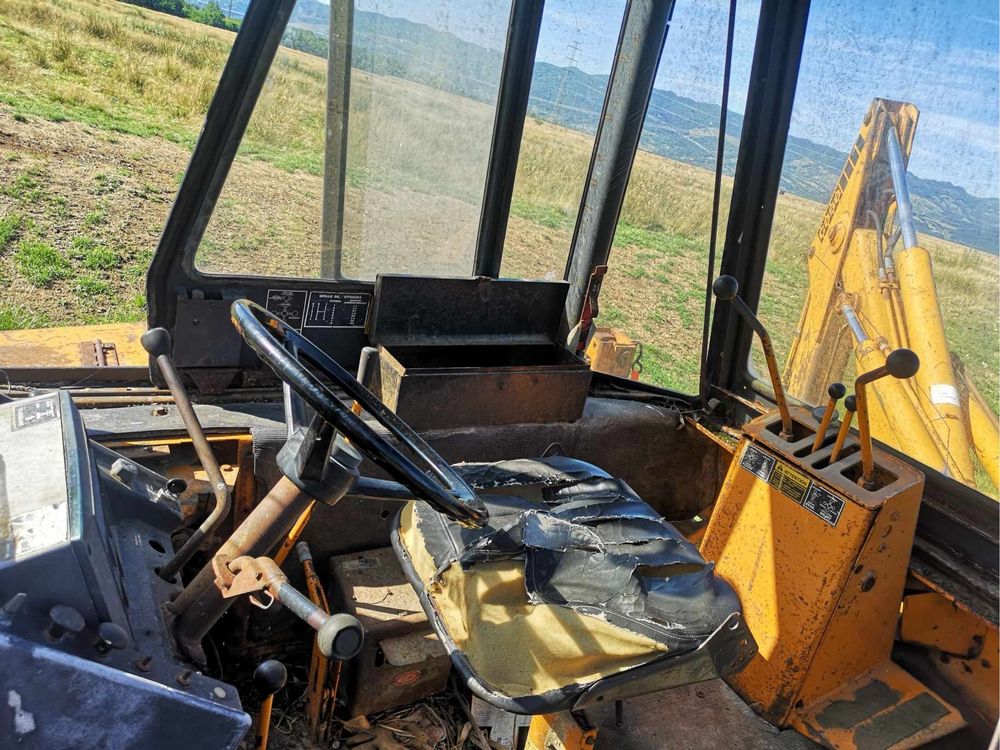 Buldo excavator case 580 F