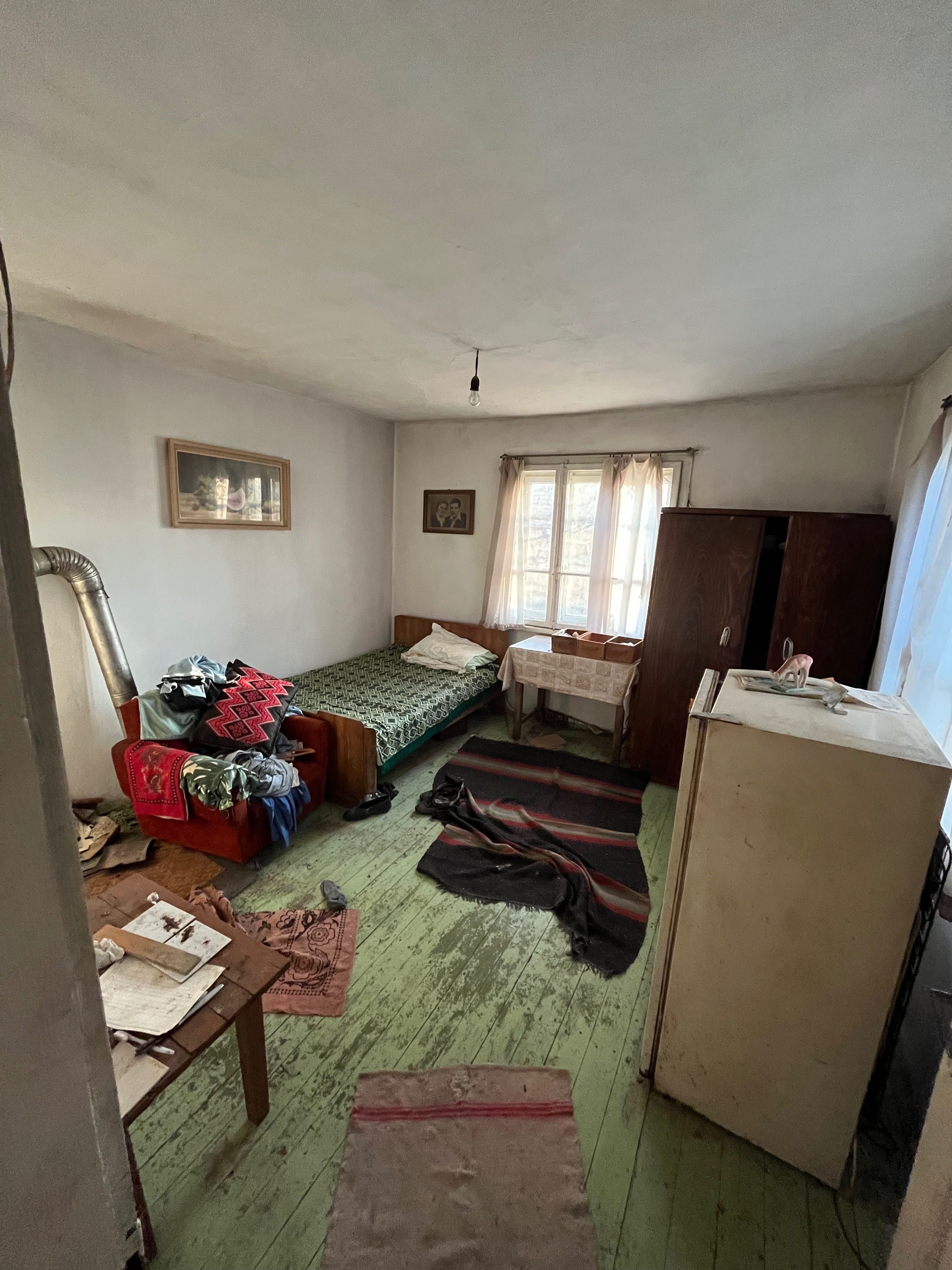 Продавам имот в с. Гостиня