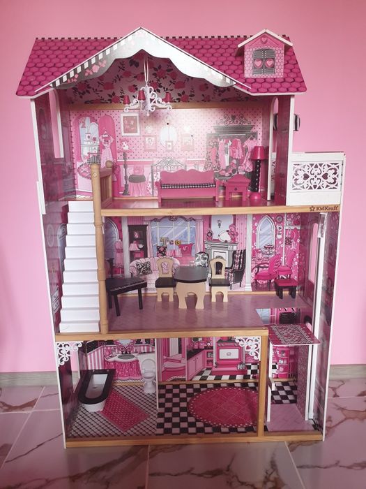 дървена къща за кукли