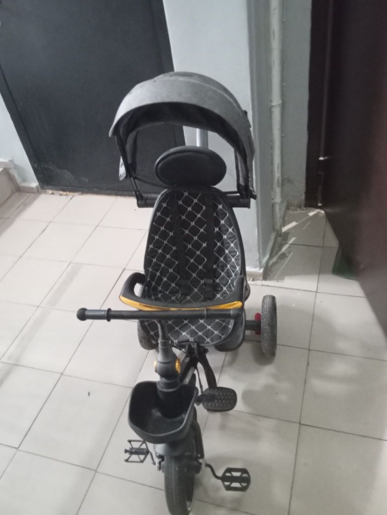 Продам велосипед коляска