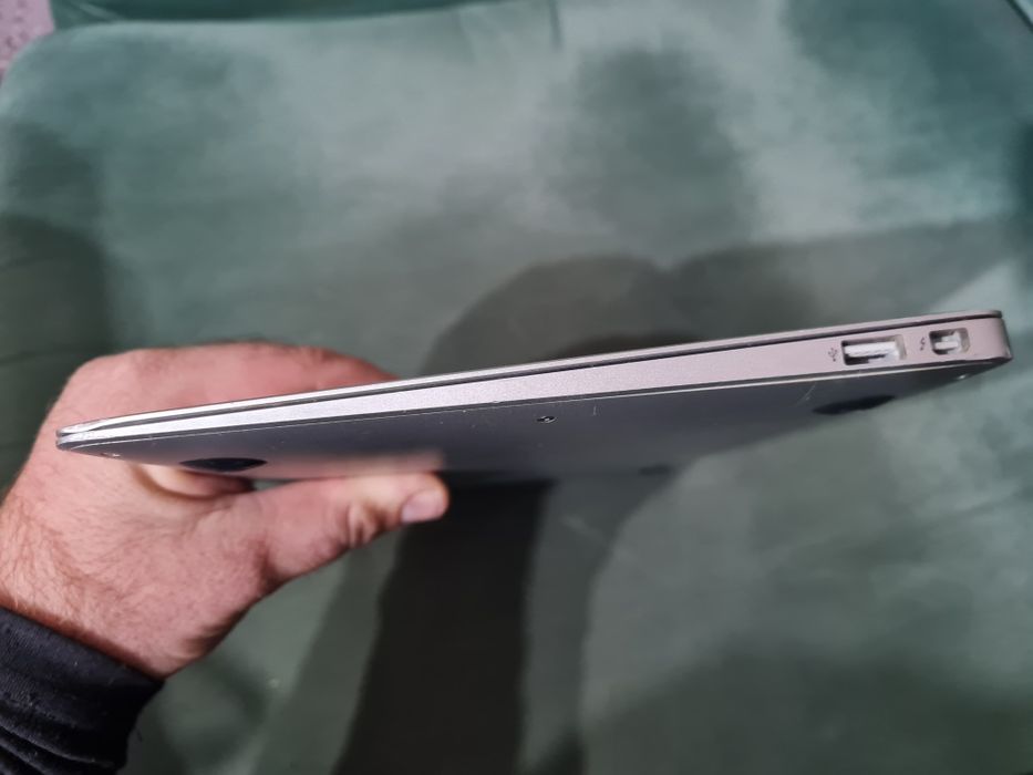 Apple MacBook Air 11" + Magic Mouse Cadou