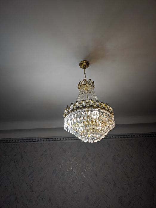 Продам большую люстру