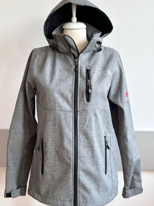 The north face хубаво сиво дамско яке тип Софт Шел