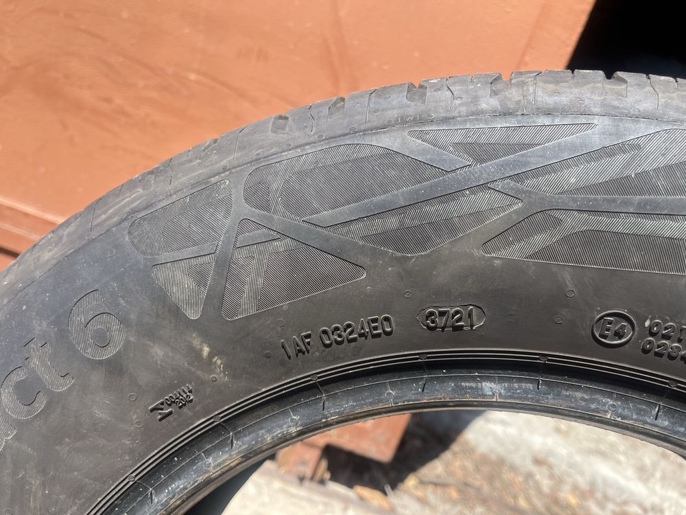 4 бр. летни гуми 215/65/16 Continental DOT 3721 4 mm